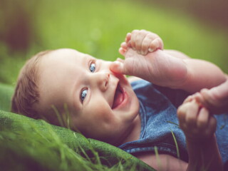 5 aktivnosti sretne bebe (koje pomažu i u njezinom razvoju!) 