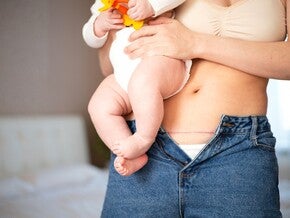Oporavak nakon carskog reza uz svakodnevnu brigu o bebi i postupni povratak svakodnevnim aktivnostima.