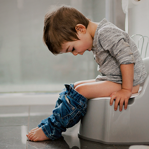 Proljev kod beba: simptomi, trajanje i što dati bebi