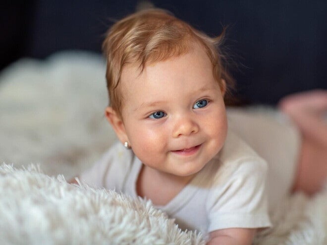 Beba na trbuhu za vrijeme provođenja tummy timea Beba na trbuhu za vrijeme provođenja tummy timea